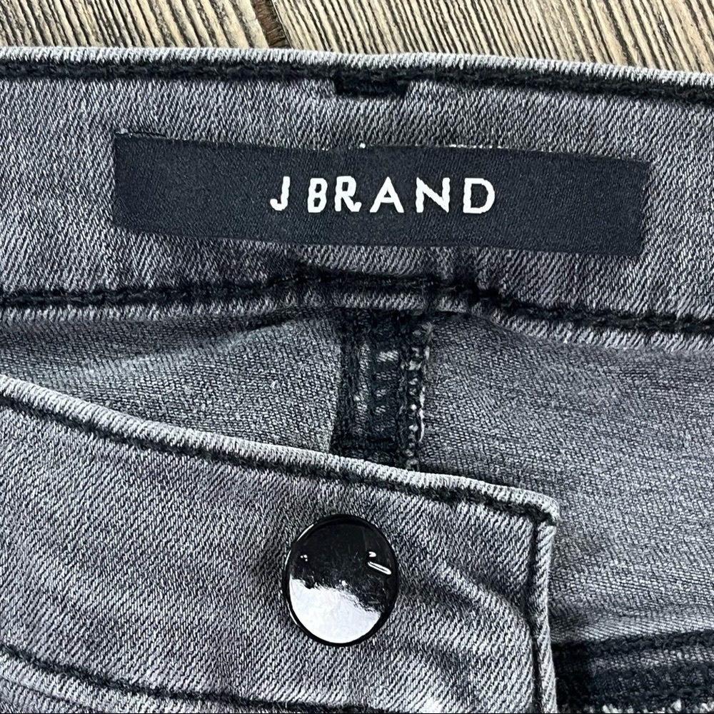 SOLD! J Brand Bree Cropped Skinny Ankle Jeans in Nightbird Faded Black Wash - Picture 8 of 12